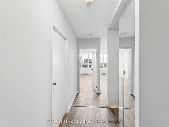 4th image of 389 Dundas St #2205