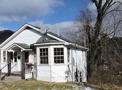 2nd image of 132 Summit Ave