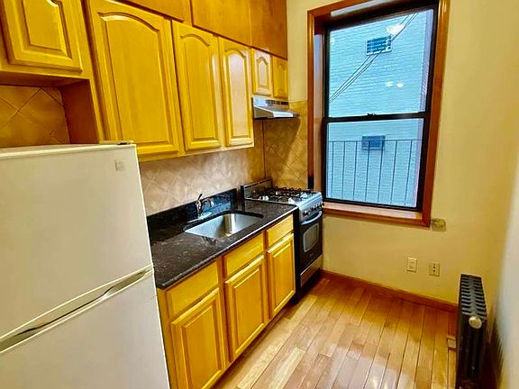 5th image of 1678 1st Ave APT 4S