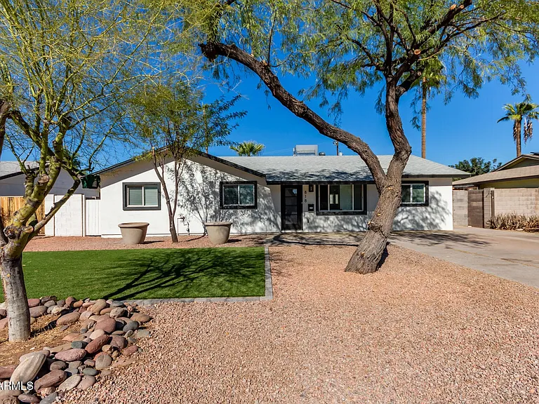818 W Elna Rae St — Photo 3