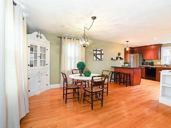 3rd image of 4 Winston Rd