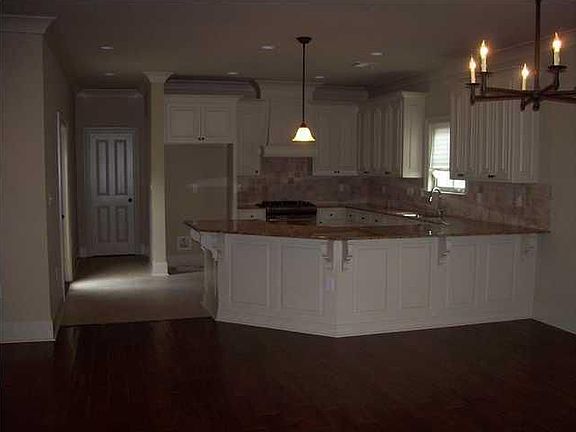 5th image of 111 Greenbank Ln
