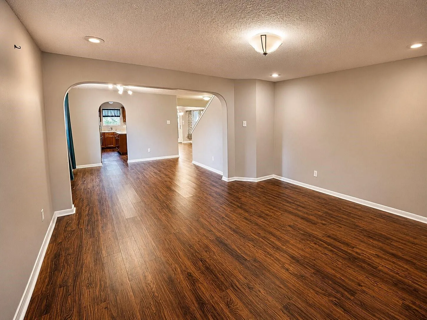 4 bed, 2.5 bath, 2721 sqft, $2,400 — Photo 4