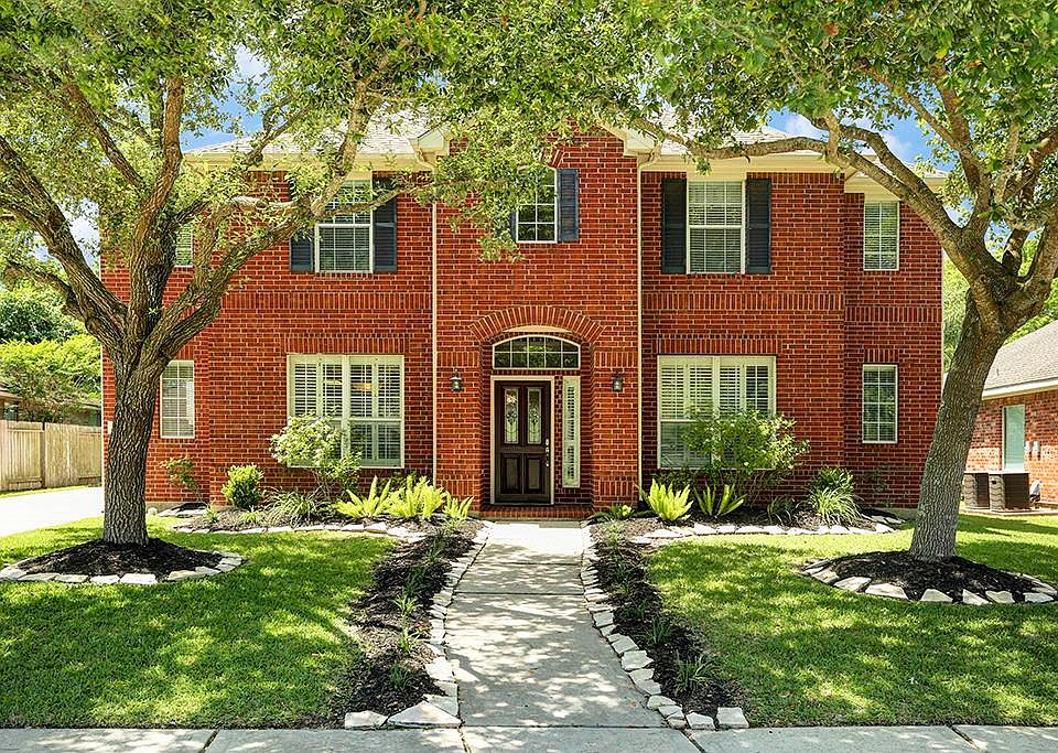 1st image of 4526 Canyon Crest Dr