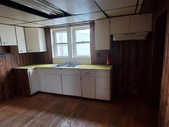 3rd image of 19 N Pine St #19