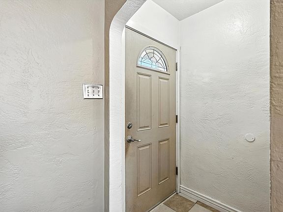 4th image of 1632 Columbia Dr SE