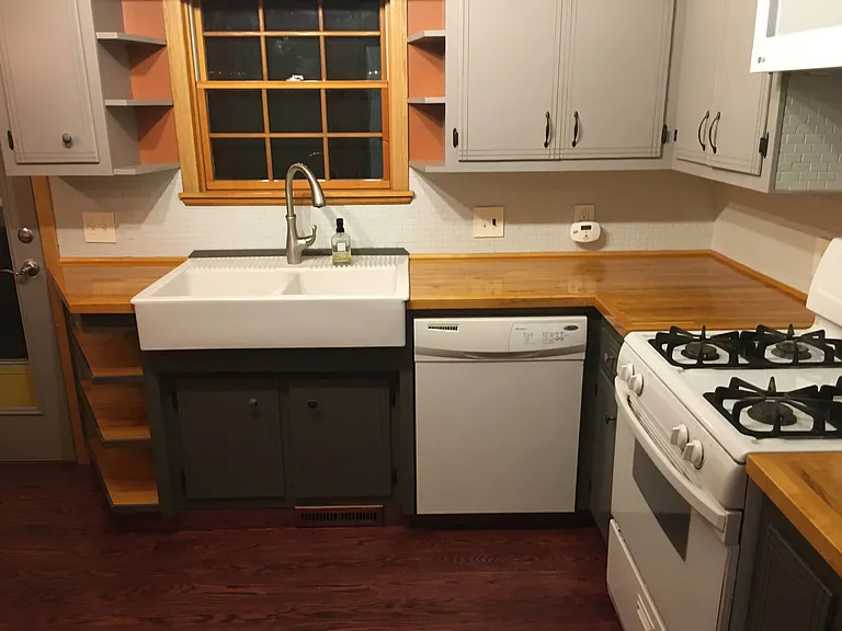 1444 Mountain View Ave — Photo 1
