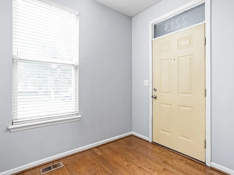 2213 N Talbott St — Photo 3