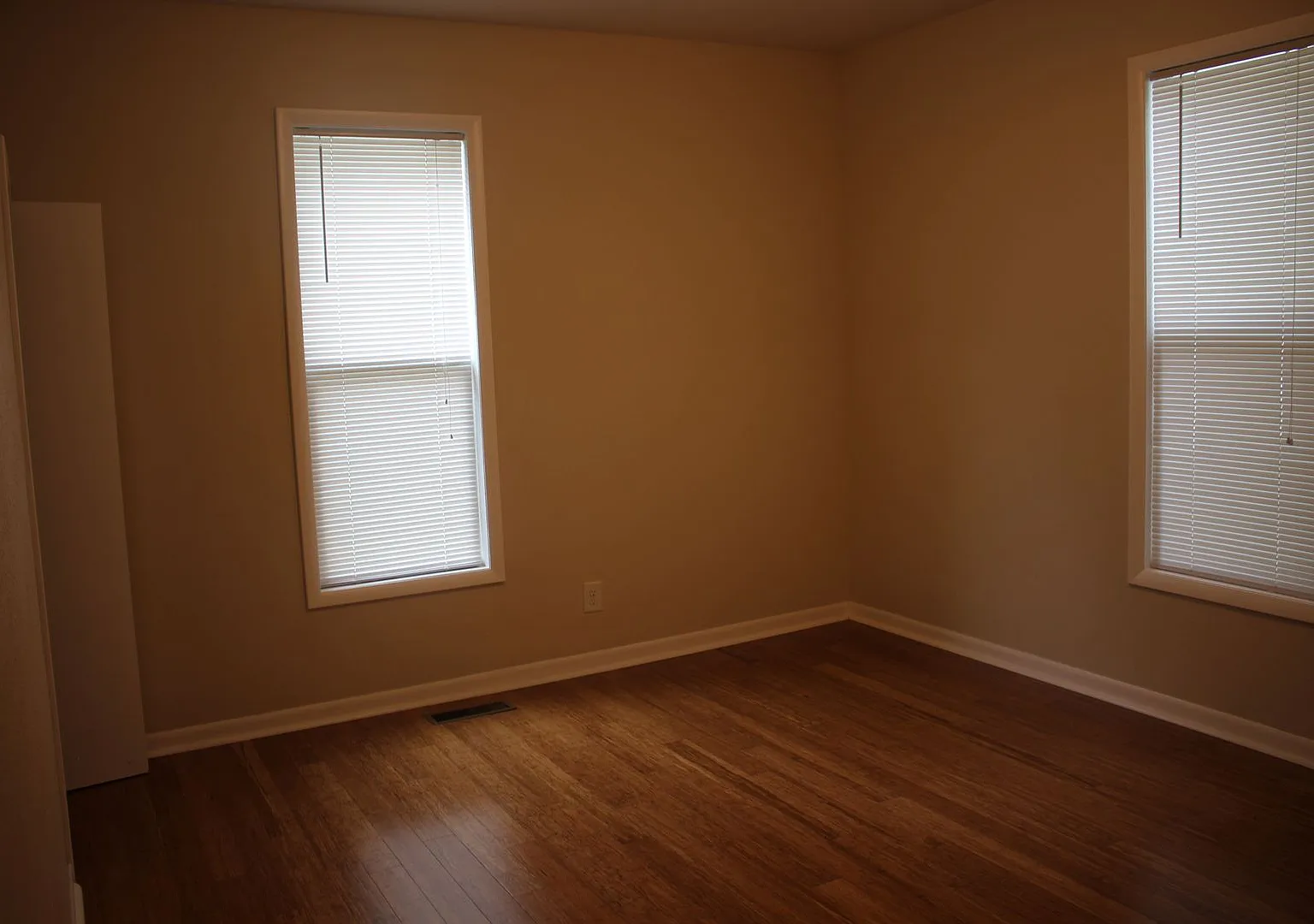 For Rent: 4 Bedroom/1 Bathroom Home — Photo 4