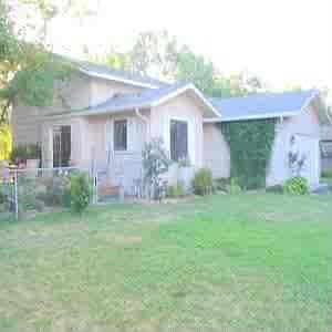 3 level, 3 bed, 2 ba, fenced