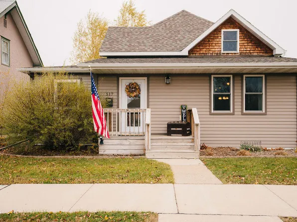 517 3rd St SE, Jamestown, ND 58401