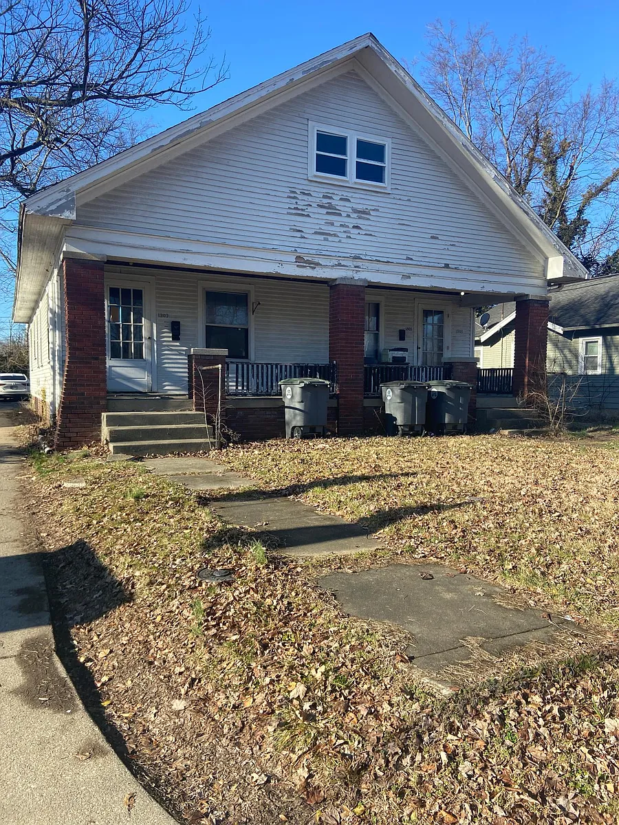 Building Photo - 1305 E Riverside Dr #1305