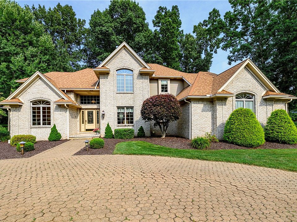 1st image of 204 Stirling Dr