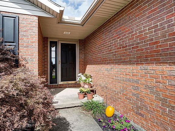 4th image of 2421 Renwick Way