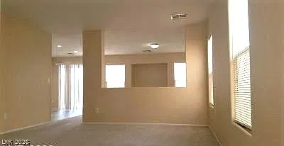 3 bed, 2.5 bath, 2021 sqft, $2,150 — Photo 2
