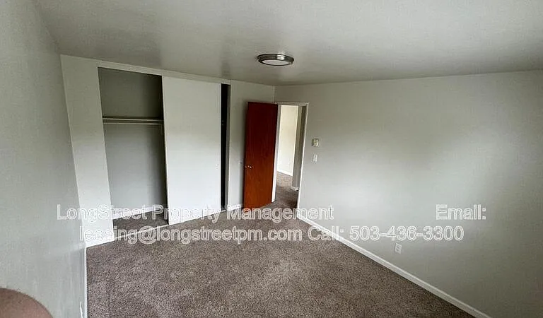 915 SW Adams Ave #13 — Photo 8
