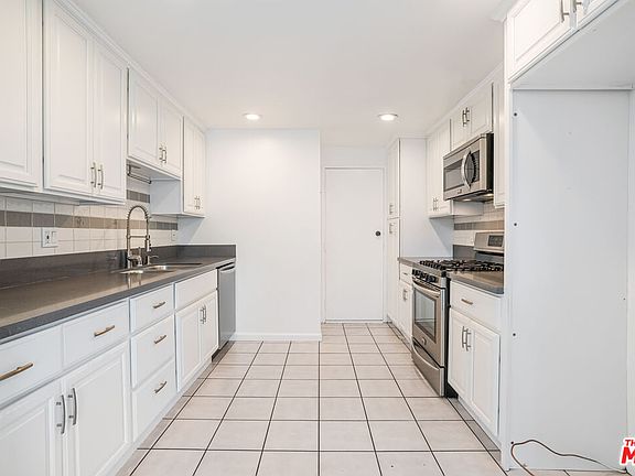 5th image of 9800 Vesper Ave Unit 34