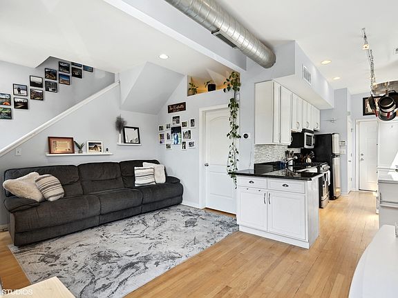 5th image of 1510 N Greenview Ave APT 3R