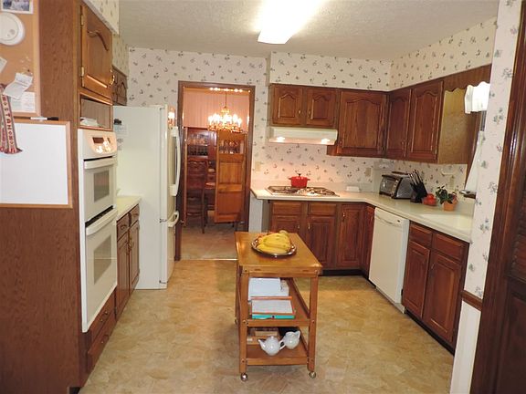 4th image of 2311 E Covenanter Dr