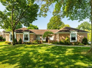 35345 Banbury Rd, Livonia, MI 48152