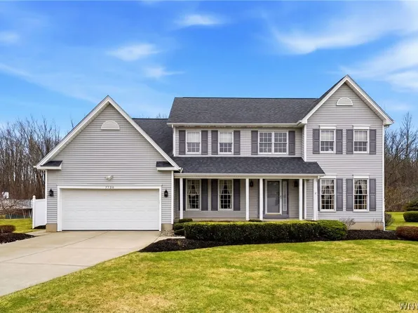 4580 Ridgeview Dr S, North Tonawanda, NY 14120