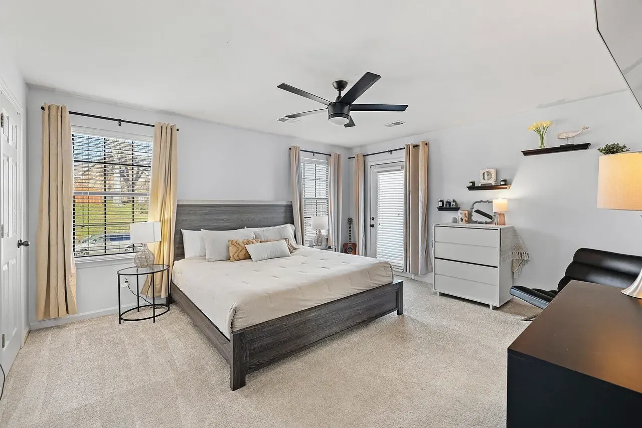 4 bed, 2092 sqft, $3,500 — Photo 4