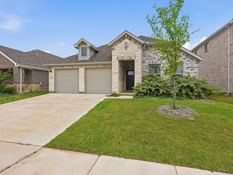 410 Dempsey Dr — Photo 2