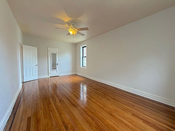 3rd image of 2515 Glenwood Rd APT 2B