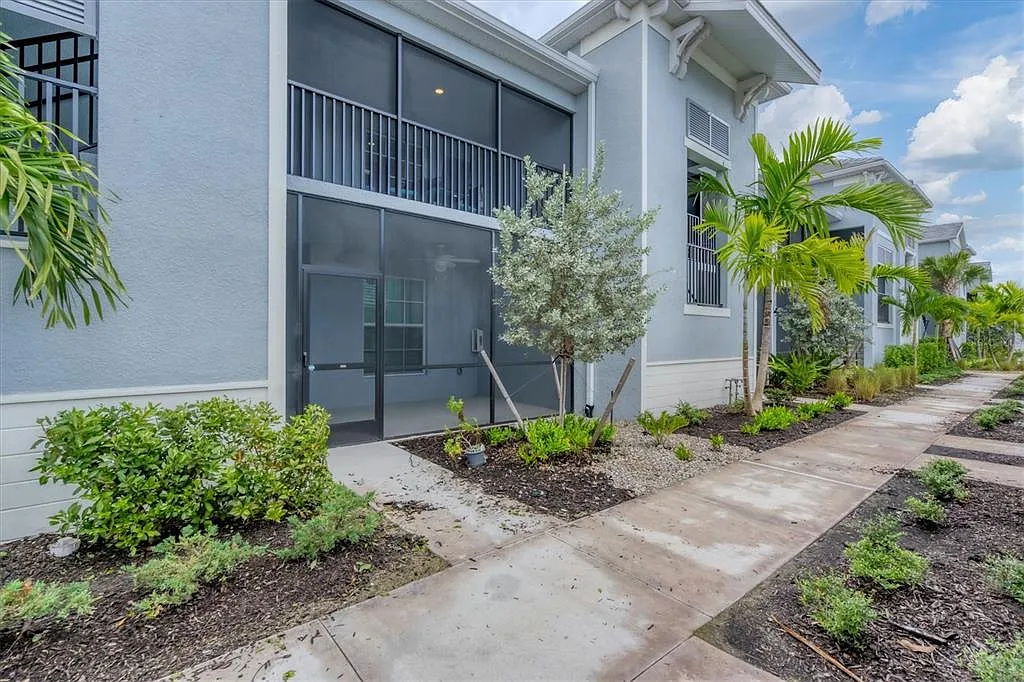 2 bed, 2.0 bath, 1569 sqft, $3,400 — Photo 2