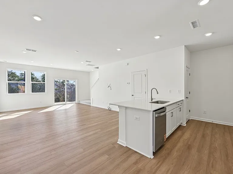 212 Parker Ln — Photo 18