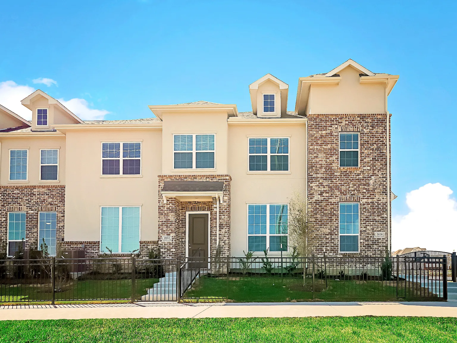 The Residences at Rayzor Ranch — Photo 1