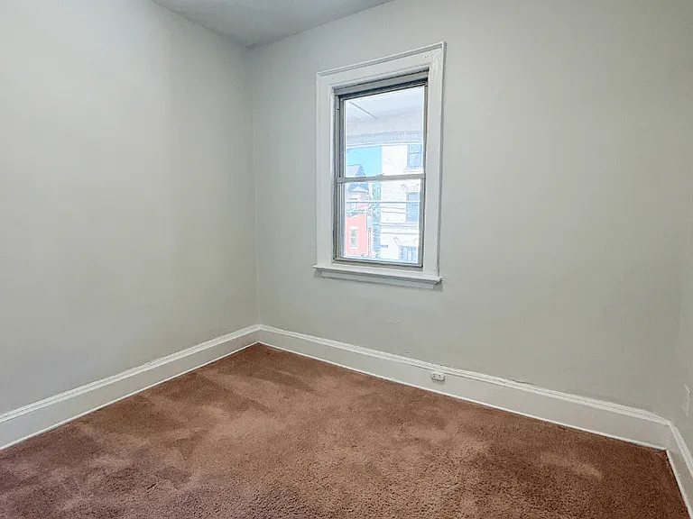 5754 Howe St — Photo 30