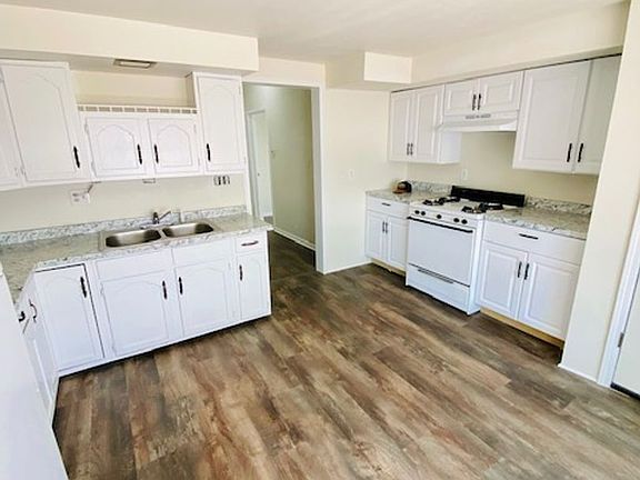 3rd image of 422 Scott Ave