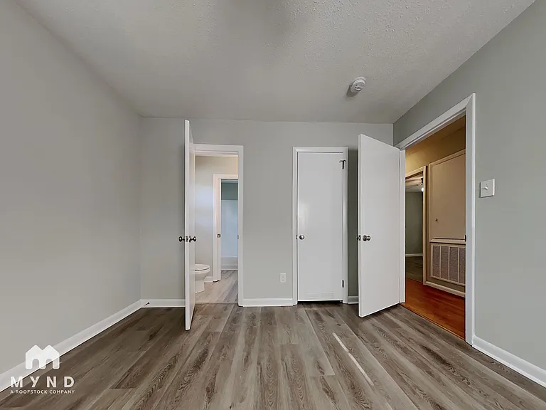 221 Tanglewood Dr — Photo 13