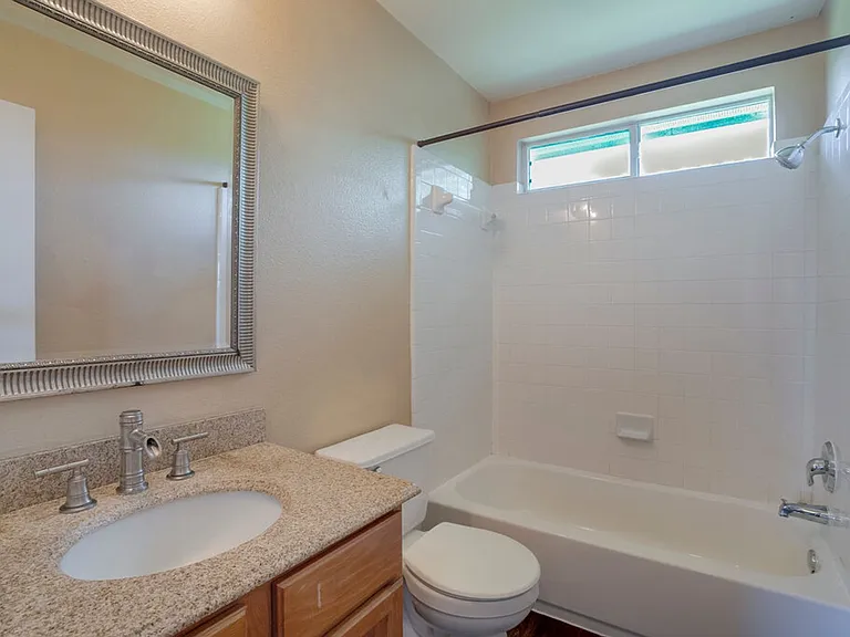 918 Estate Dr — Photo 5