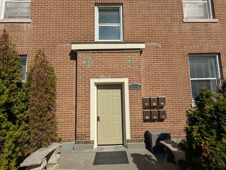 3911 Castleman Ave #3 — Photo 2