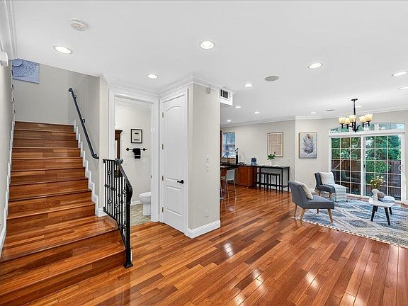 4th image of 725 W Hacienda Ave