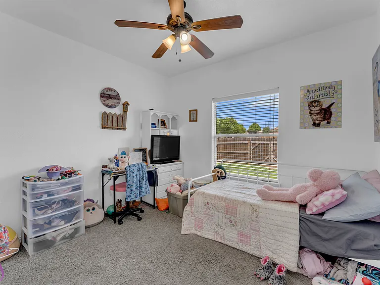 102 Cailin Ct — Photo 15