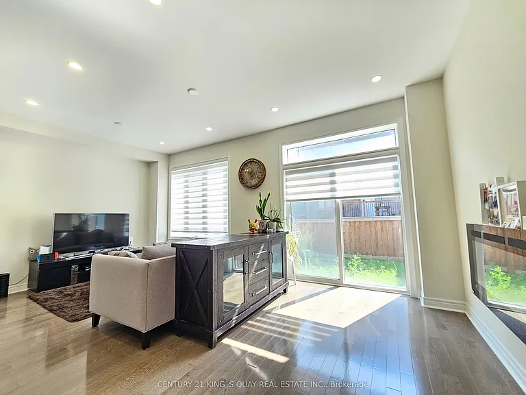 39 Ducharme Dr — Photo 3