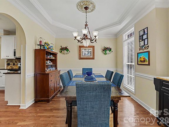 5th image of 4858 Elmhurst Dr NE