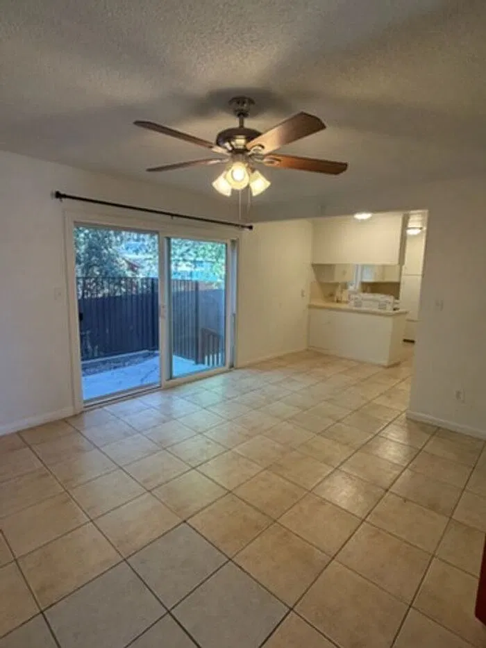 2 bed, 1.0 bath, 930 sqft, $2,280 — Photo 3