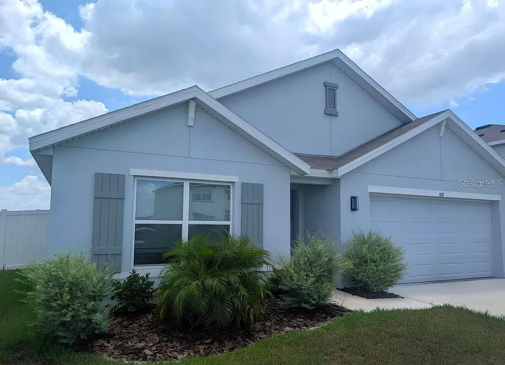 4 bed, 2.0 bath, 1846 sqft, $2,425 — Photo 2