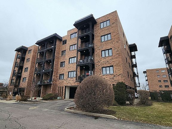 2nd image of 9374 Landings Ln Unit 503