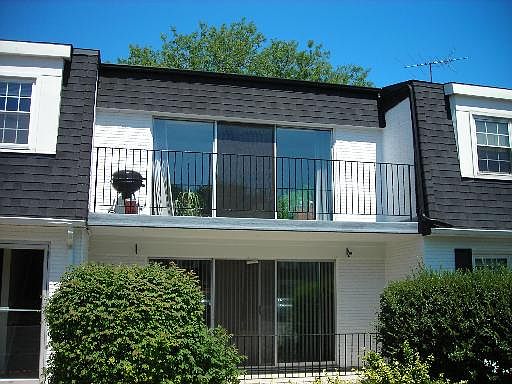 2nd image of 1133 W Royal St #203
