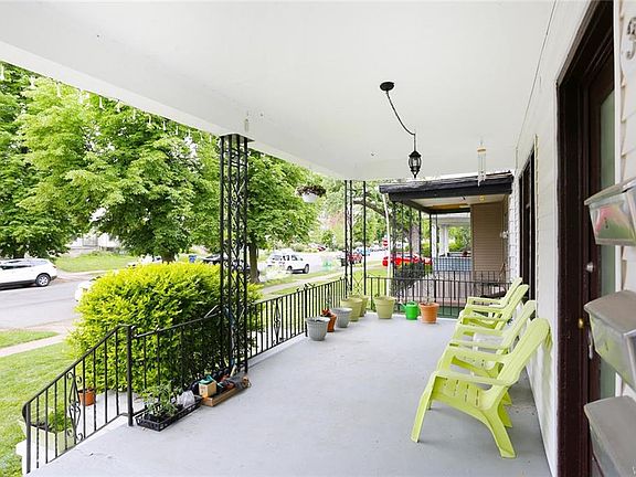 4th image of 304 Lafayette Ave