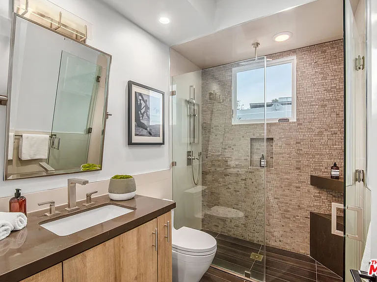 930 N Tigertail Rd — Photo 18