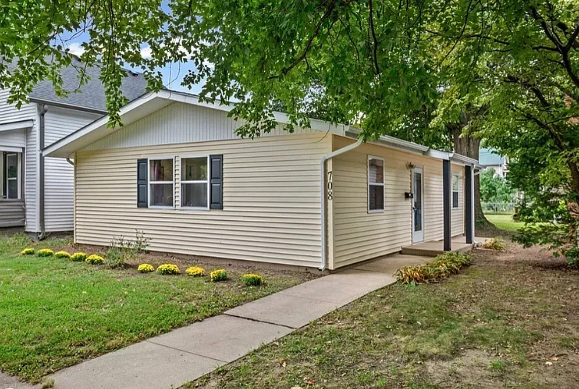 1 bed, 788 sqft, $1,300 — Photo 2