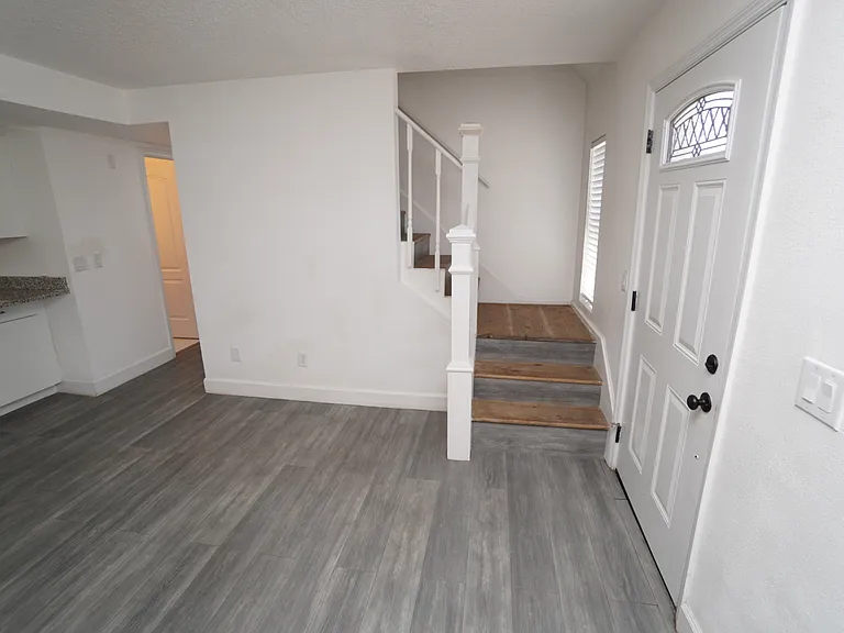 546 NE 43rd Ct — Photo 2