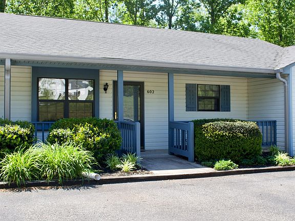 2nd image of 602 Goose Hollow Dr