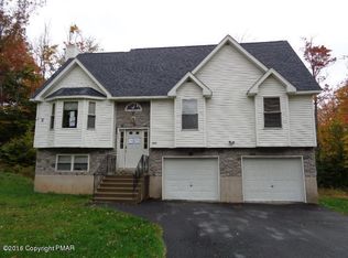 3316 Oberon Rd, Tobyhanna, PA 18466